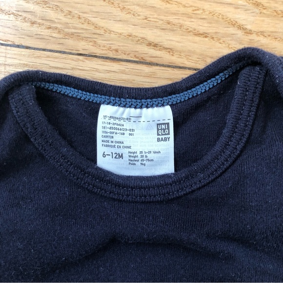 Uniqlo long sleeved bodysuit onesie 6-12 months - Picture 2 of 2